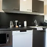 A Spacious 3-Bedroom Apartment With King-Size Beds Is Located Within 5 Minute\'S Walk From The Prater